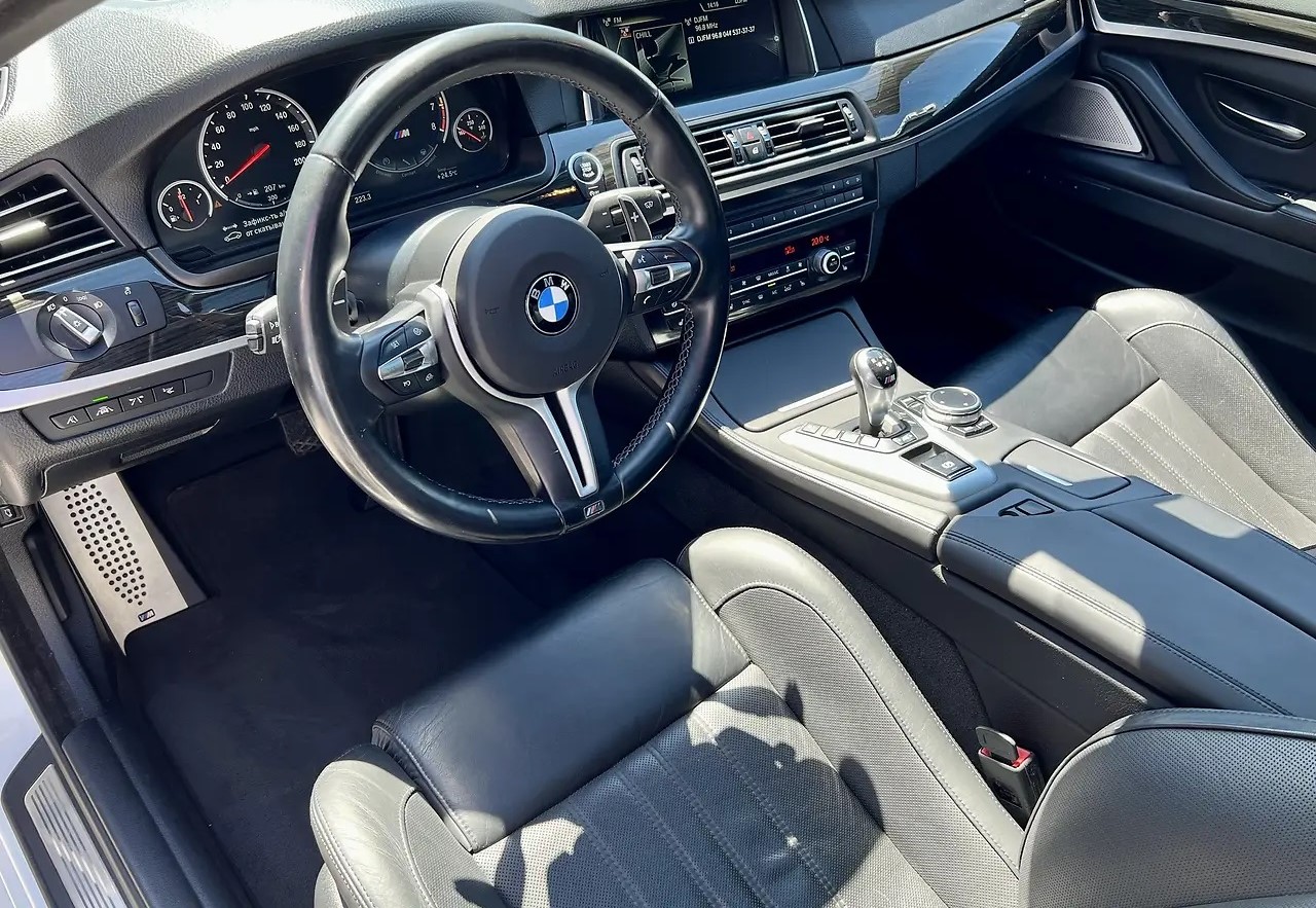 BMW M5 - фото 5